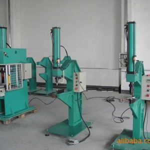 12噸無鉚釘壓裝機